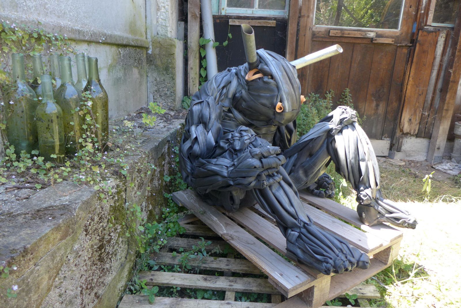 MINOTAURE attendant son heure ma dernire sculpture lastique actuellement visible 28 rue Bouquire  Bordeaux