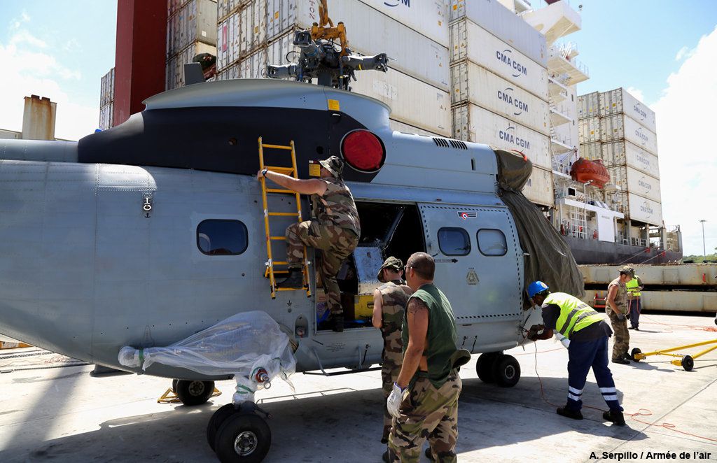 Arrivée d'un Puma en Guyane - photo Armée de l'Air