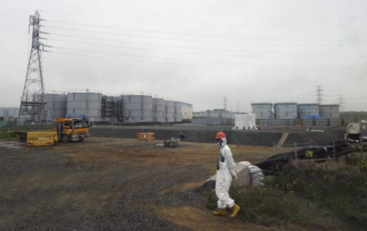 Un ouvrier nucléaire sur le site de Fukushima Daiichi, le 12 juin 2013 (Toshifumi Kitamura/AP/SIPA)