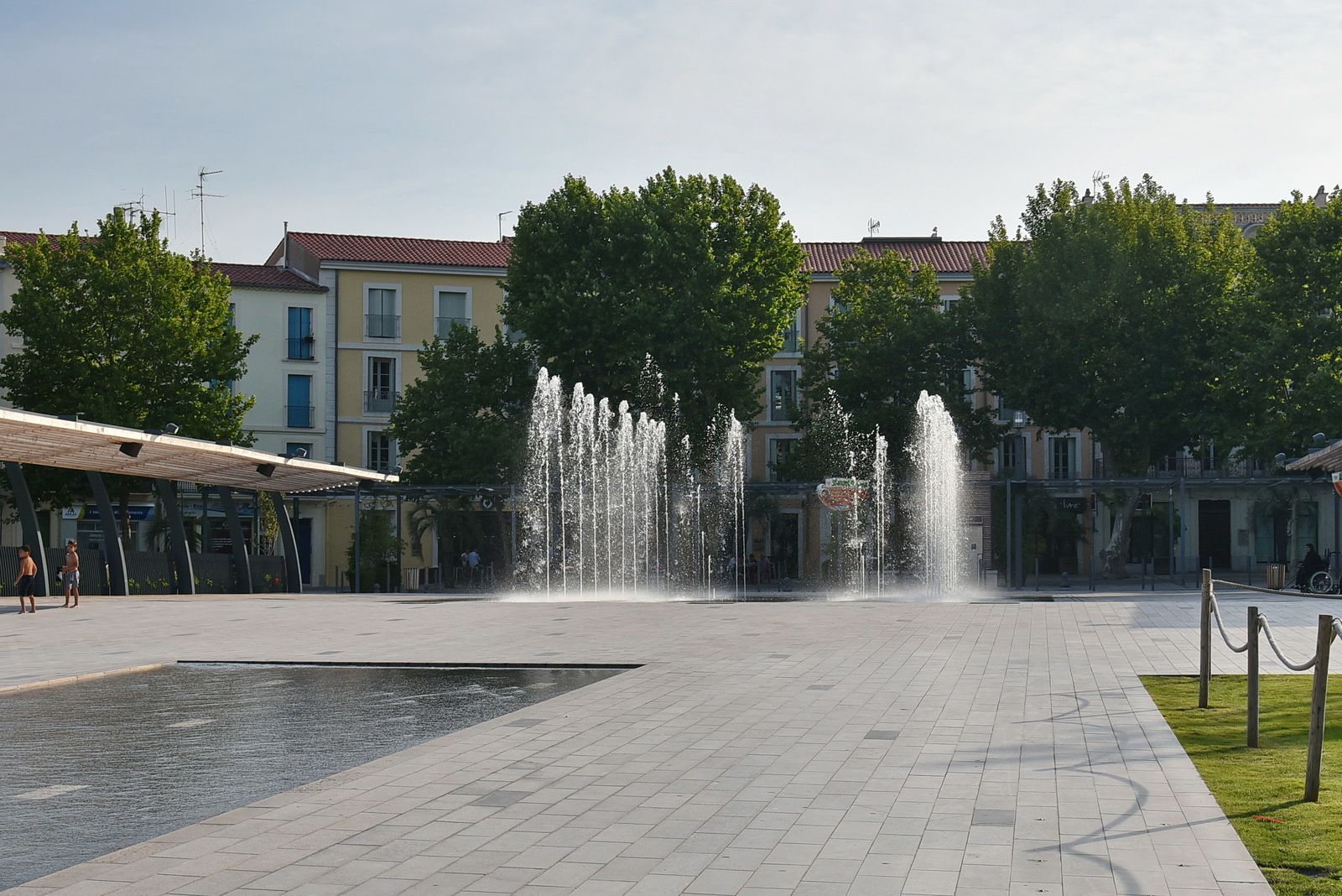Les fontaines de la nouvelle place Jean Jaurès à Béziers - Photo  Portiragnes Passion