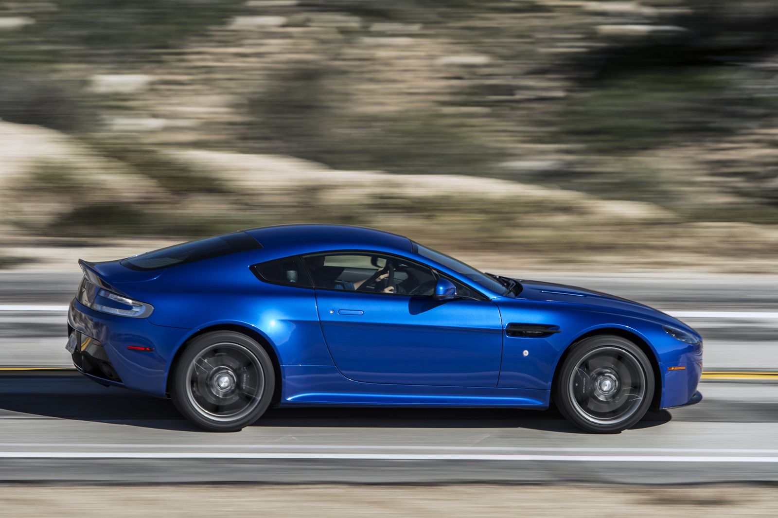 Aston Martin V8 Vantage GTS : For USA only !