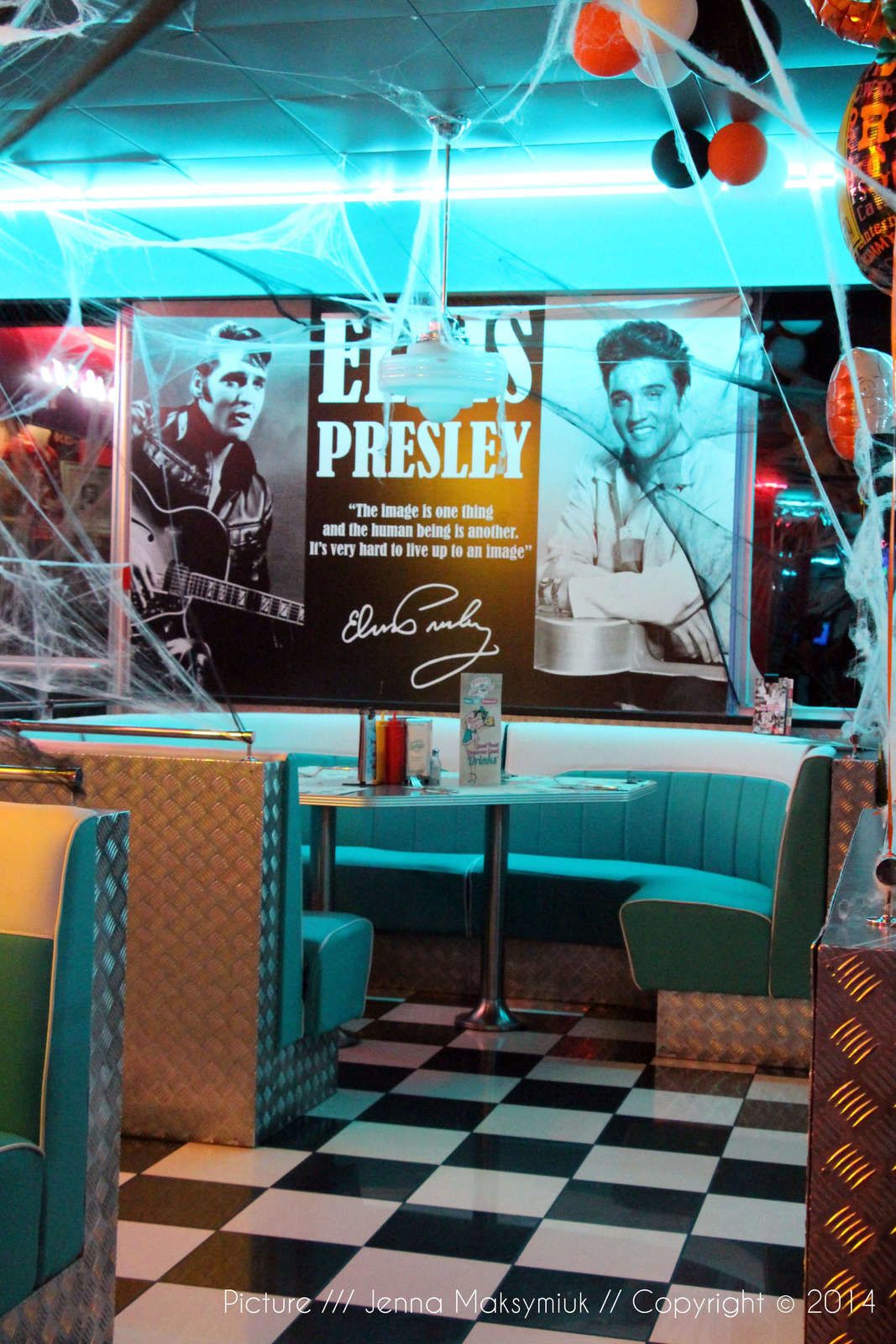 A tester Tommy's Diner Café