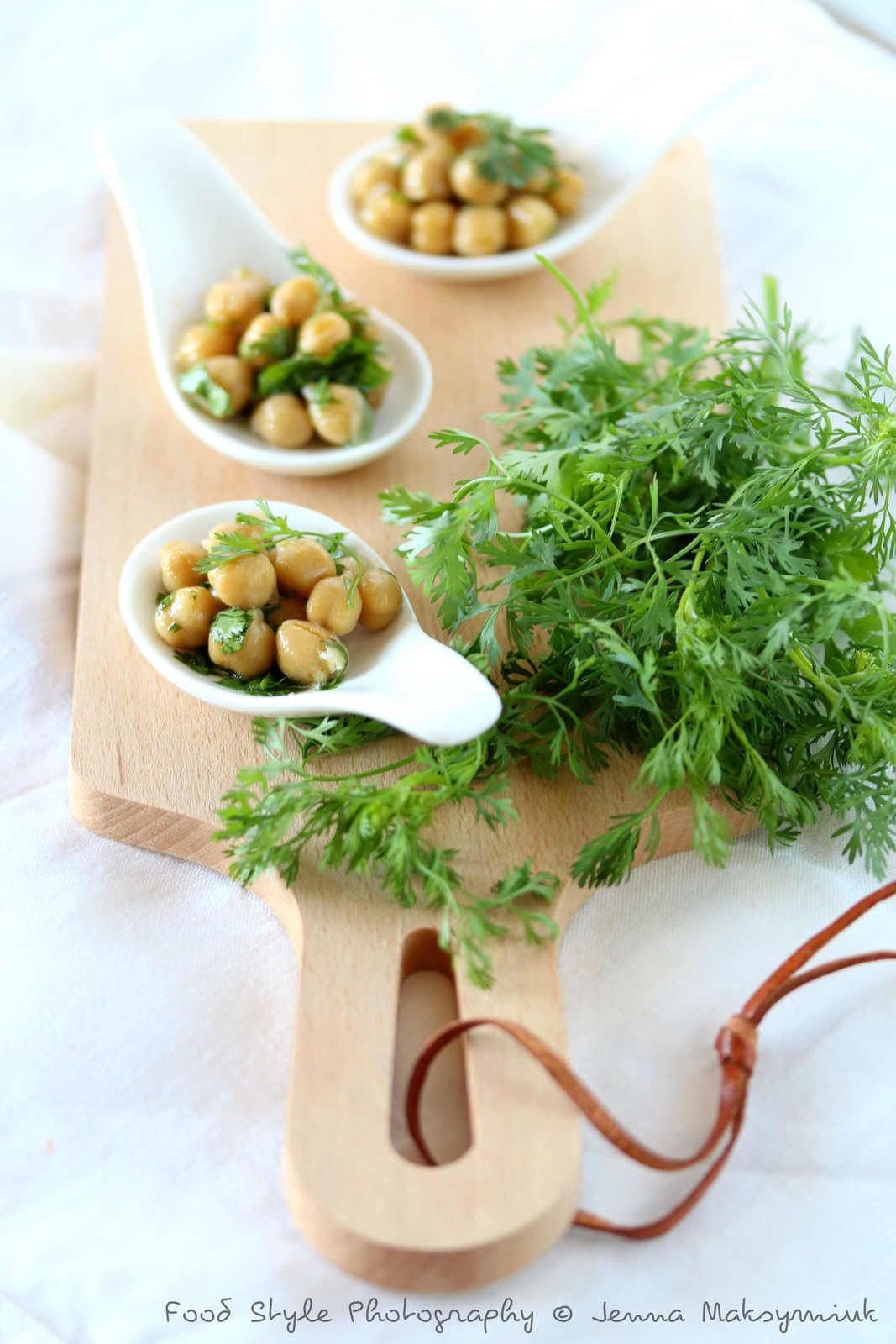 Des cuillères apéritives pois chiches bio à la coriandre
