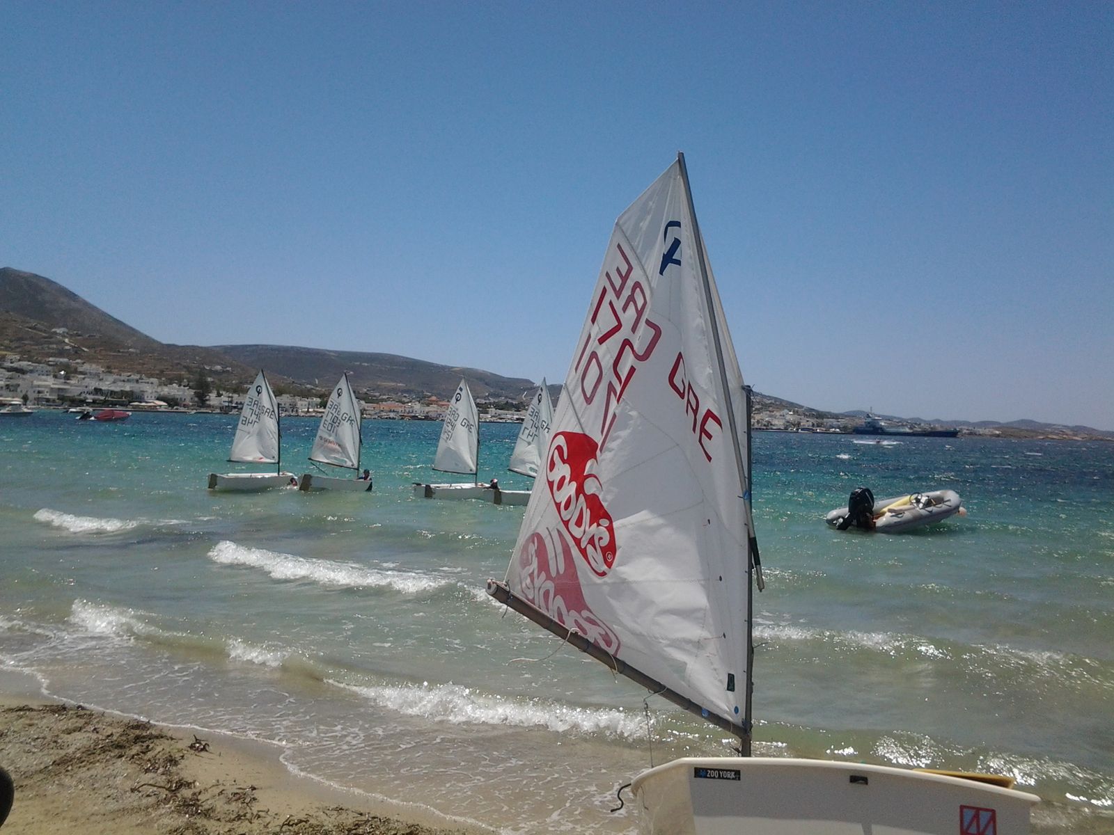 Une journée plage, vent , wind surf , et copains