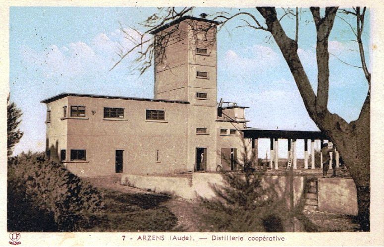 Distillerie coopérative d'Arzens (Aude) créée en 1929.