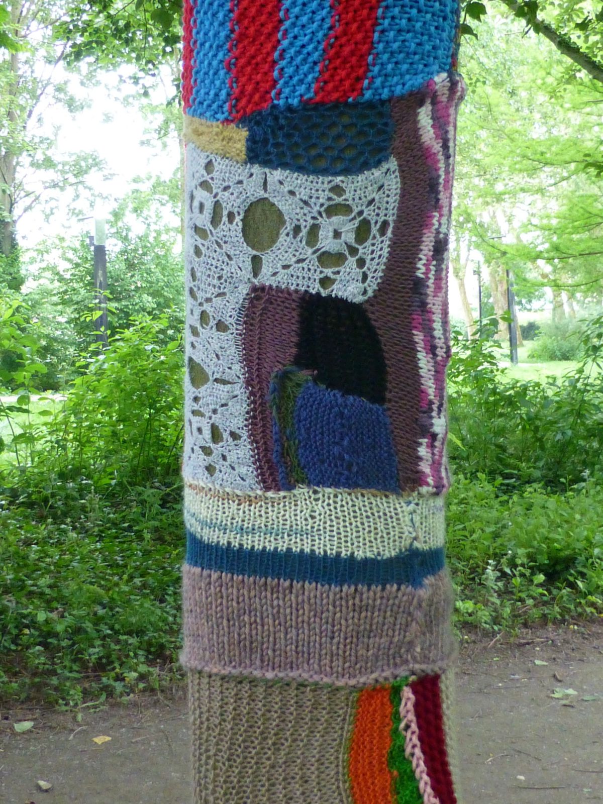 Tree art or yarn bombing 