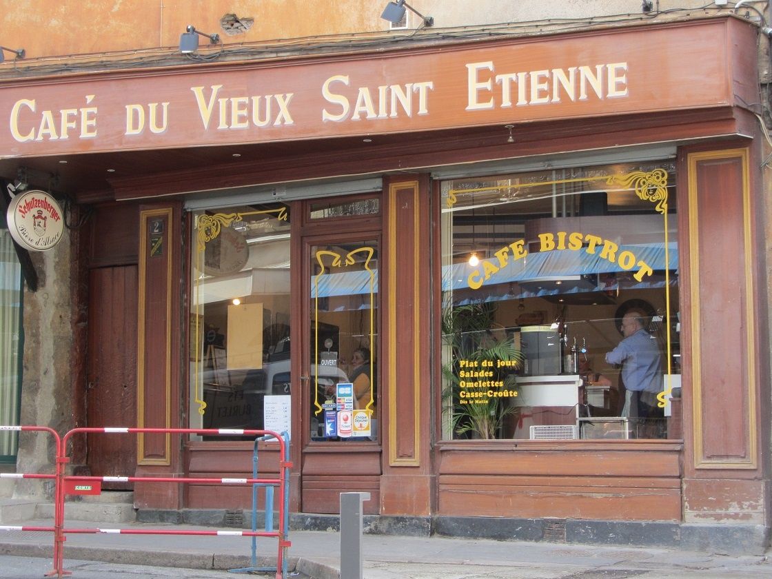 Je pense qu'il n'y a pas que le St Etienne qui est vieux, le café est aussi d'époque.