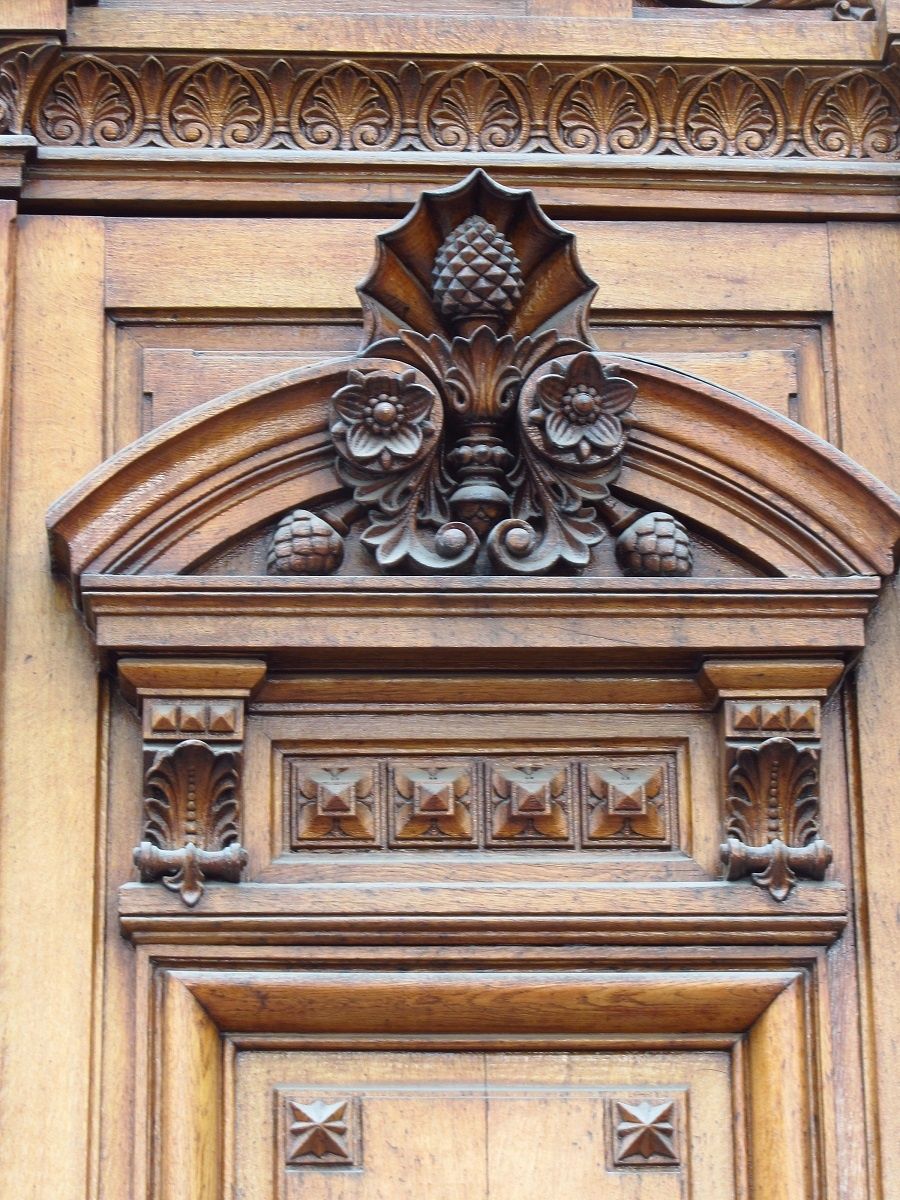 D'ailleurs il a les oreilles pointues comme un lutin.