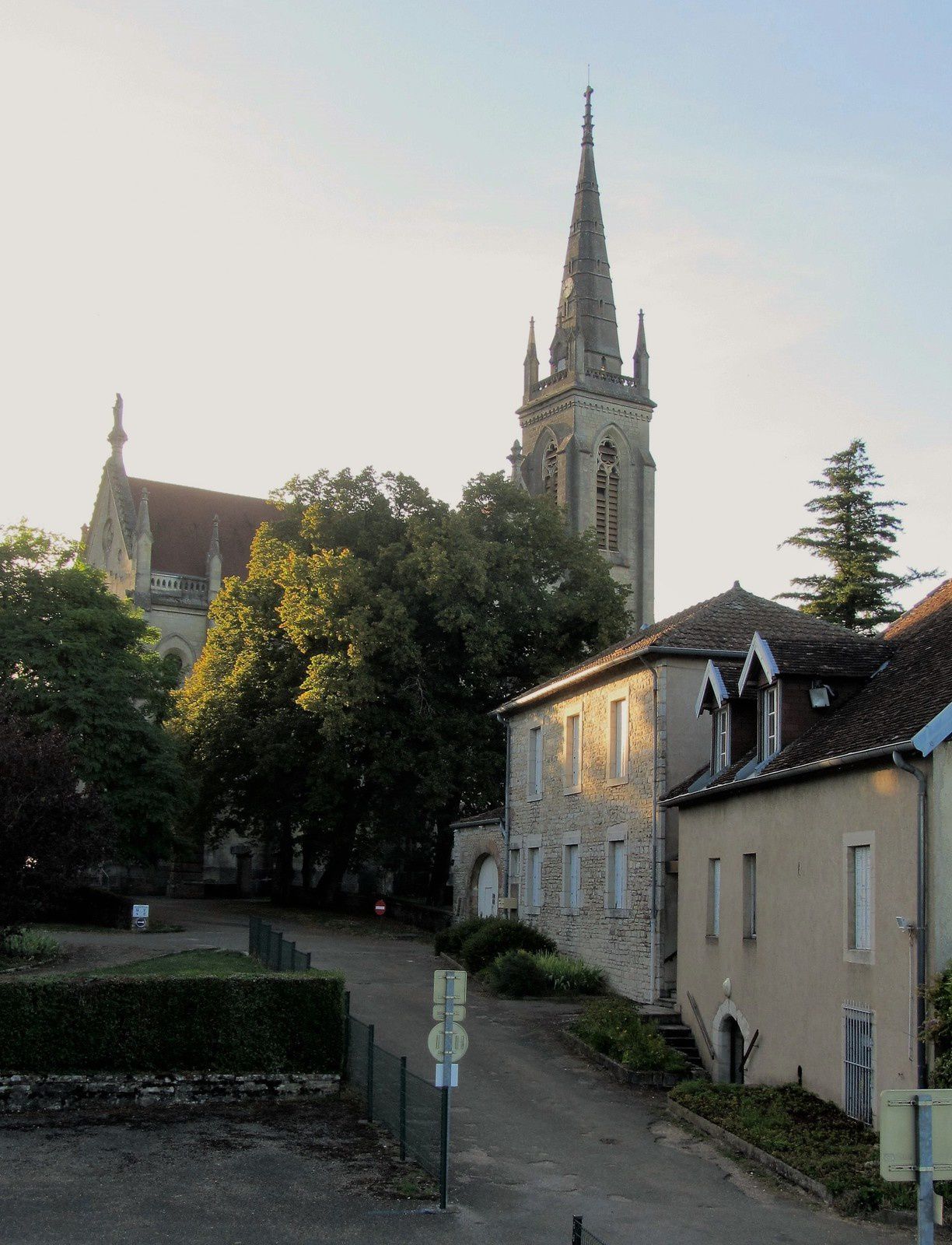 Le sanctuaire Notre-Dame de Mont-Roland est un haut-lieu de pèlerinage, remontant au XIe siècle, situé sur la colline dite « Mont-Roland »,