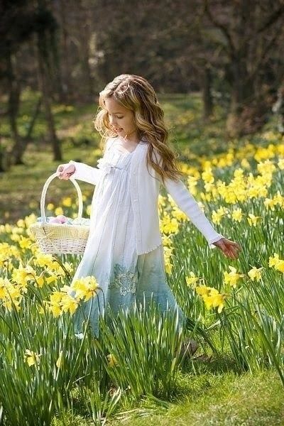 petite fille, jardin, été, prendre le temps