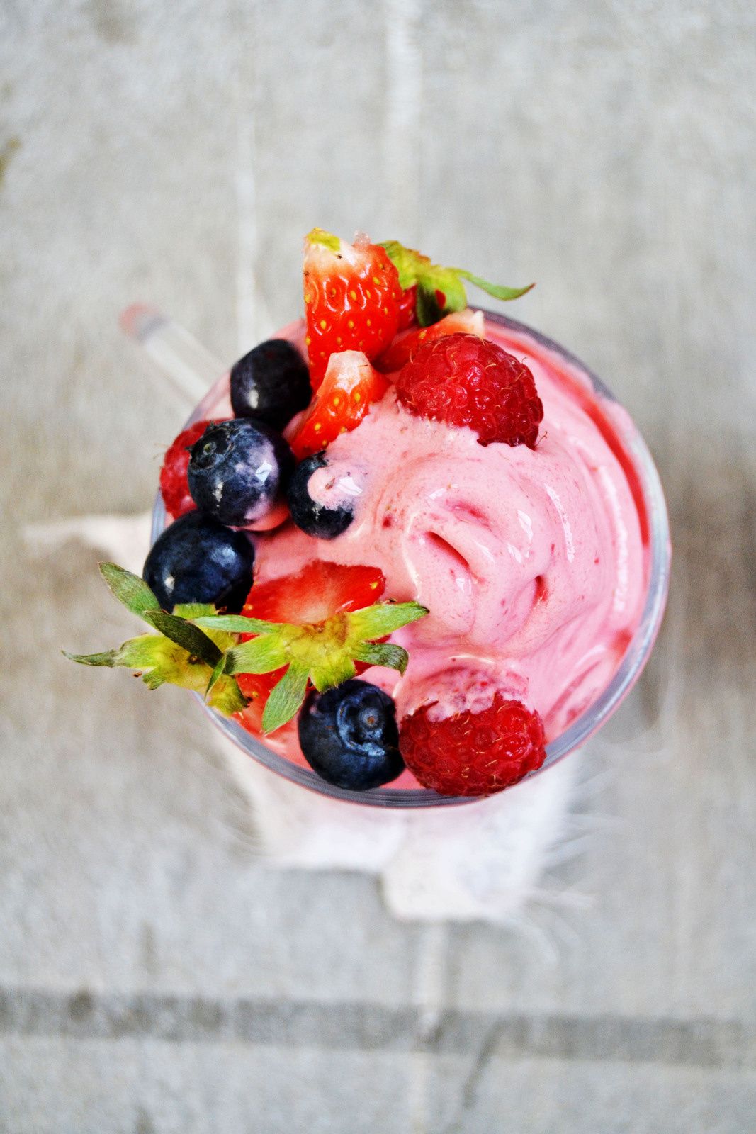 Frozen yogurt glace minute à la fraise shawanna recettes & foodography