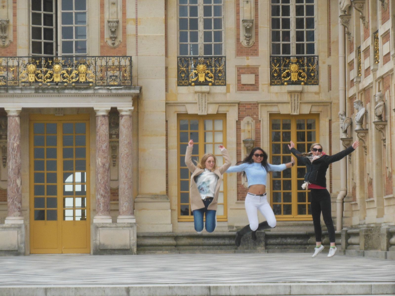 Qui ne saute pas, n'est pas touriste. Domaine de Versailles Un jour, une photo, un commentaire. Qui ne saute pas, n'est pas touriste. Domaine de Versailles Un jour, une photo, un commentaire.