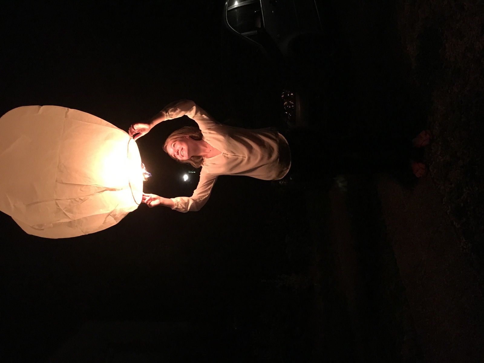 Anniversaire de ma co-bloggeuse : entremet myrtilles-chocolat blanc et envol d'une lanterne