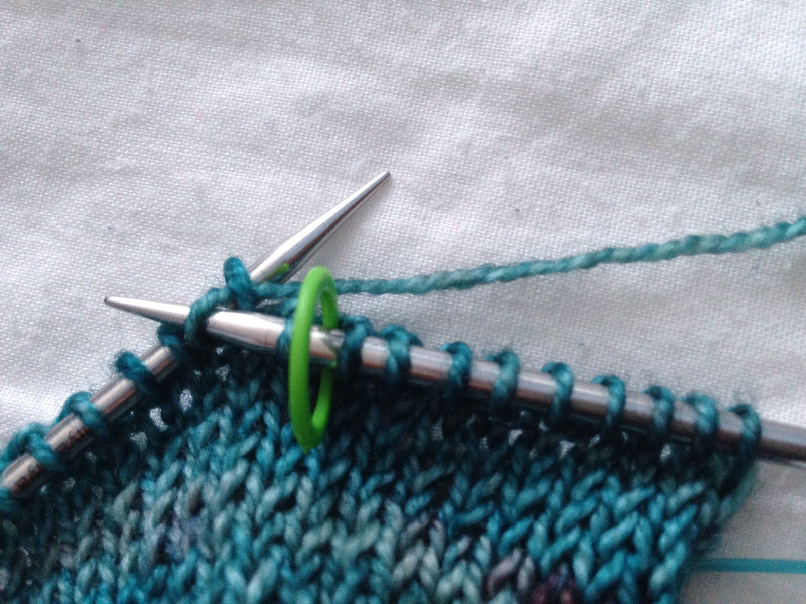Tuto : tricoter 2 manches ensemble version nomade
