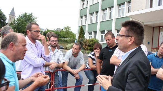 Trois supermarchés bloqués depuis cette nuit par des agriculteurs en colère