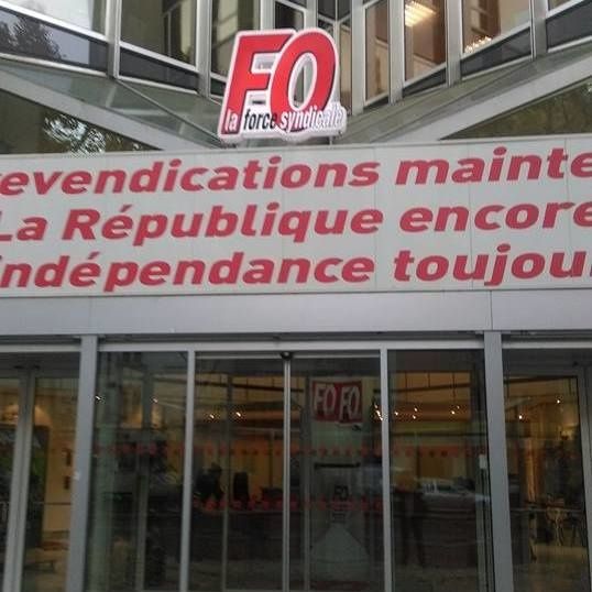 La Rochelle, mobilisation pour la sauvegarde de la liberté syndicale, contre l'expulsion des locaux de la maison des syndicats requise par le maire
