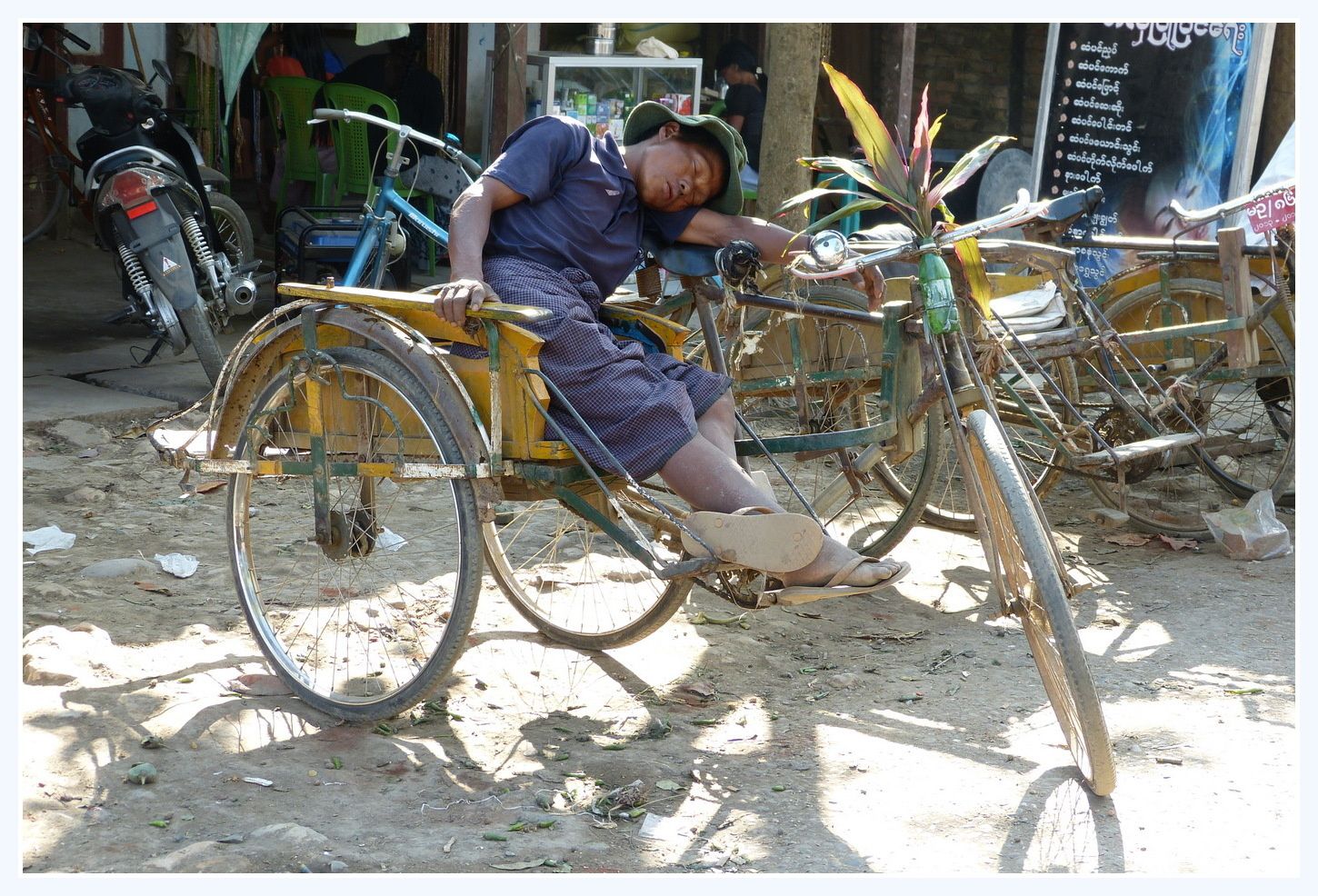 ....en Rickshaws à Mrauk U ou bien en calèche à Pyin oo lwin pas de problème de ce genre !!!