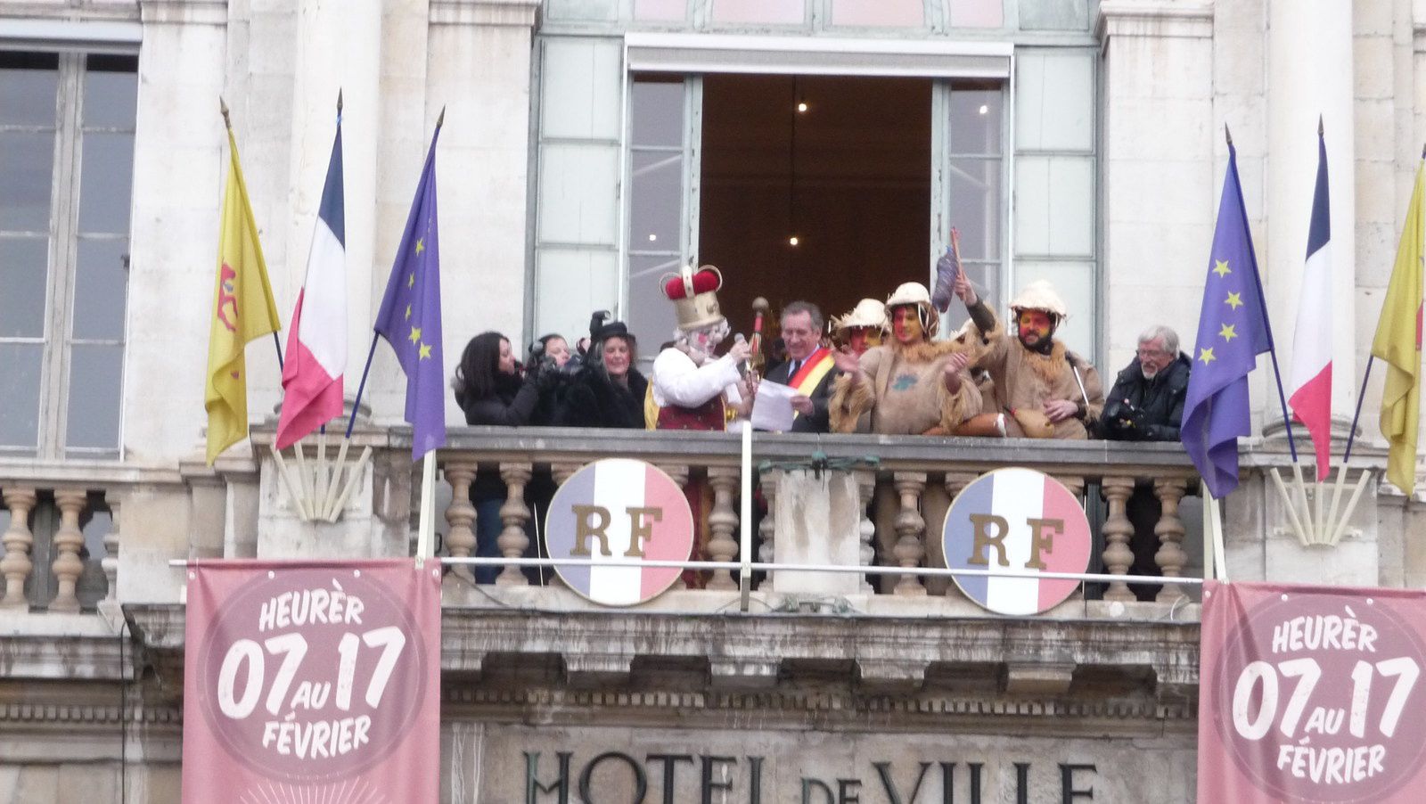 Monsieur Bayrou, maire de Pau, a préféré recevoir Sent Pançard (Monsieur carnaval), que notre Président.