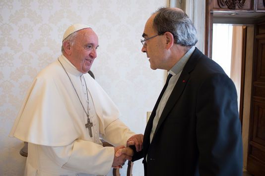 Le pape François et le cardinal Barbarin au Vatican, le 20 mai 2016.