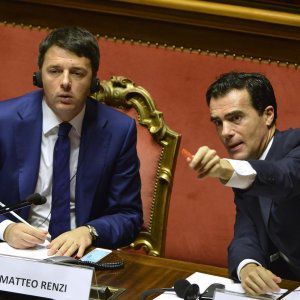 Veto italiano sul bilancio Ue. Renzi: "Non costruiranno muri con i nostri soldi"