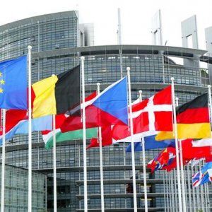 Ue, così l'estrema destra anti-Europa riesce ad avere soldi da Bruxelles