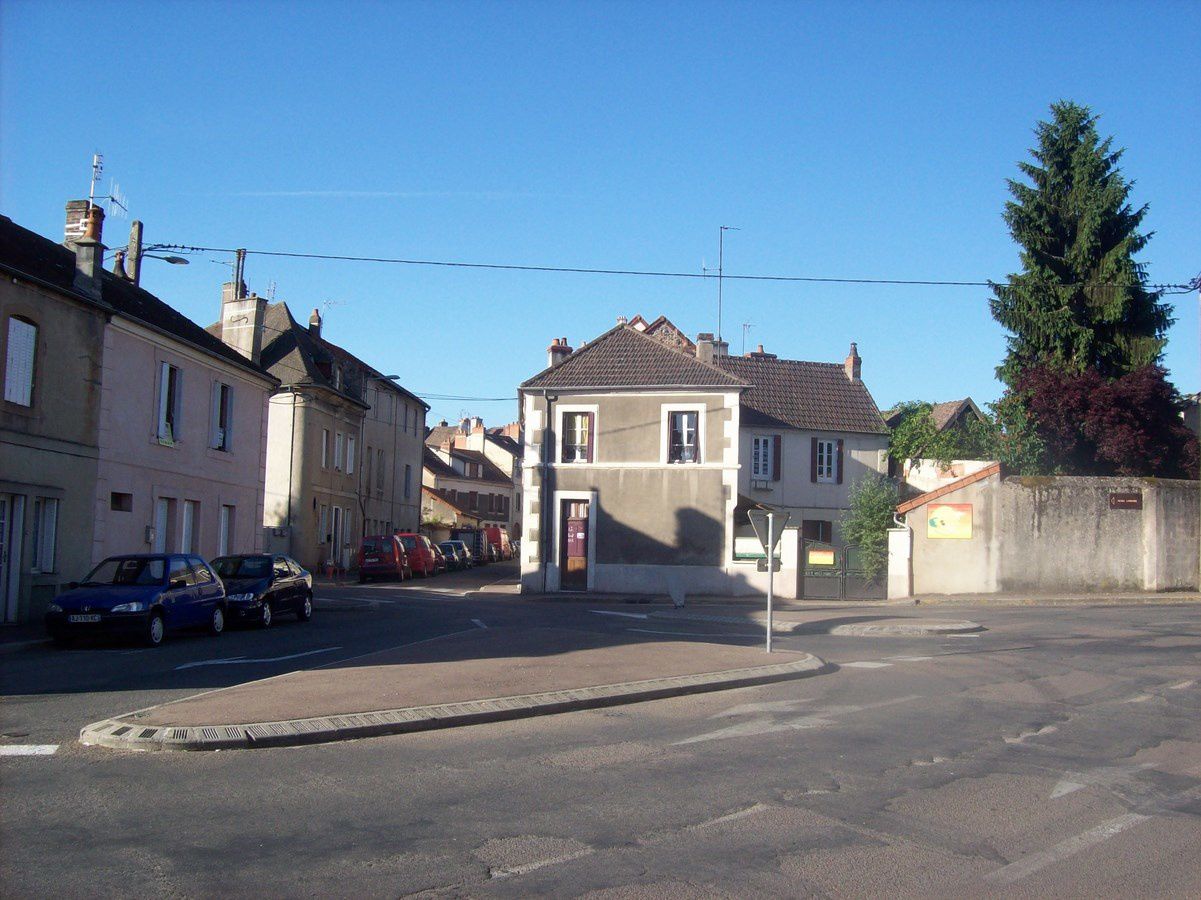 Place Pierre Saint-Yves - 71400 Autun. ¤¤¤ Quartier Saint-Jean ¤¤¤
