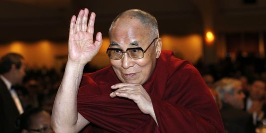 Le dalaï-lama a participé au National Prayer Breakfast, une réception annuelle organisée jeudi 5 février à Washington. REUTERS/KÉVIN LAMARQUE