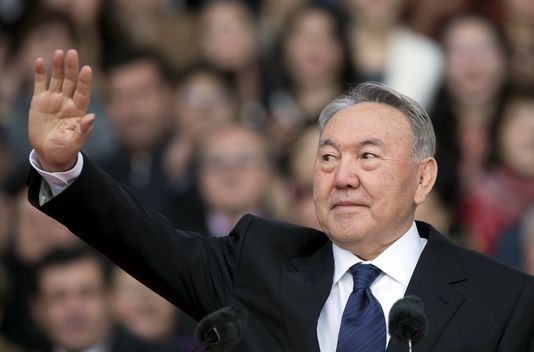 Le président kazakh Noursoultan Nazarbaiev, pendant un meeting de campagn à Almaty, le 18 avril. SHAMIL ZHUMATOV / REUTERS