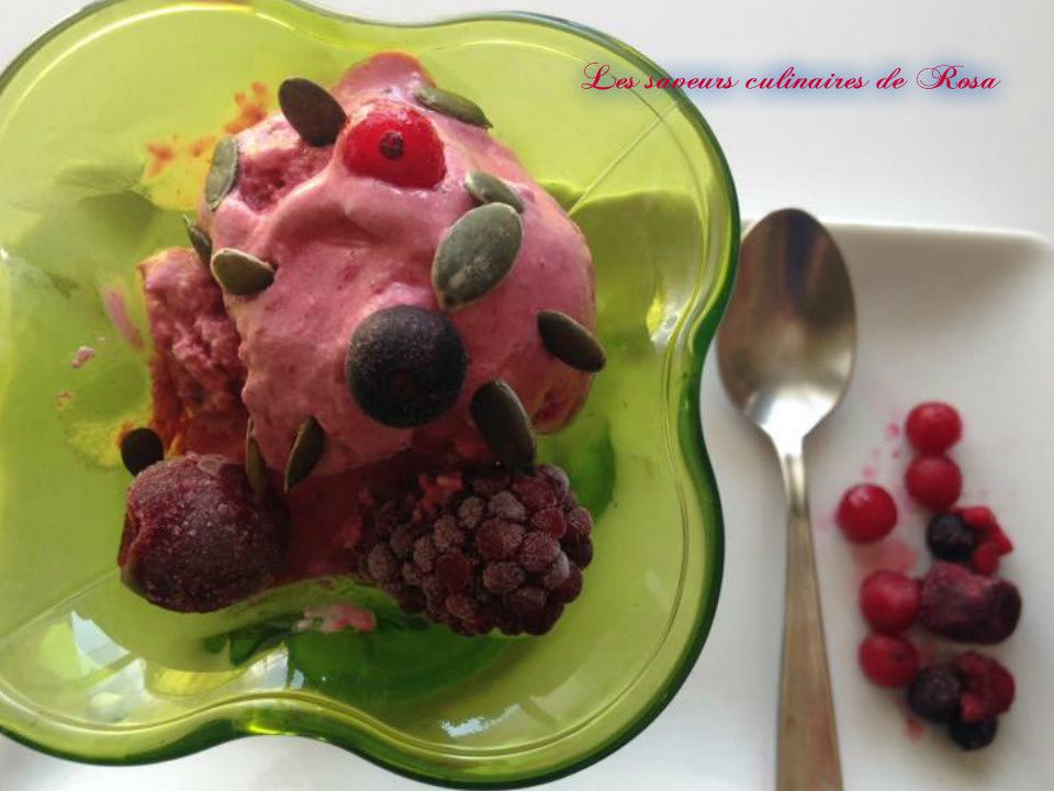Frozen yogurt (yaourt glacé) aux fruits rouges 