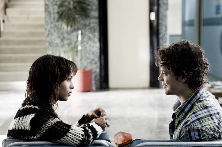 The Boy Who Smells Like Fish (BANDE ANNONCE VO 2013) avec Douglas Smith, Zoë Kravitz, Carrie-Anne Moss