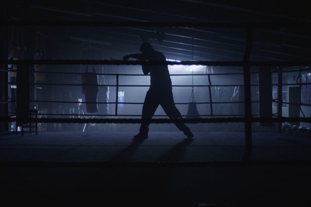 MR. CALZAGHE (BANDE ANNONCE VO 2014) avec Joe Calzaghe, Enzo Calzaghe, Michael J. Fox, Mike Tyson