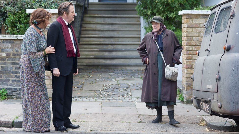 The Lady In The Van (BANDE ANNONCE VF et VOST) avec Maggie Smith, Alex Jennings - Le 16 mars 2016 au cinéma