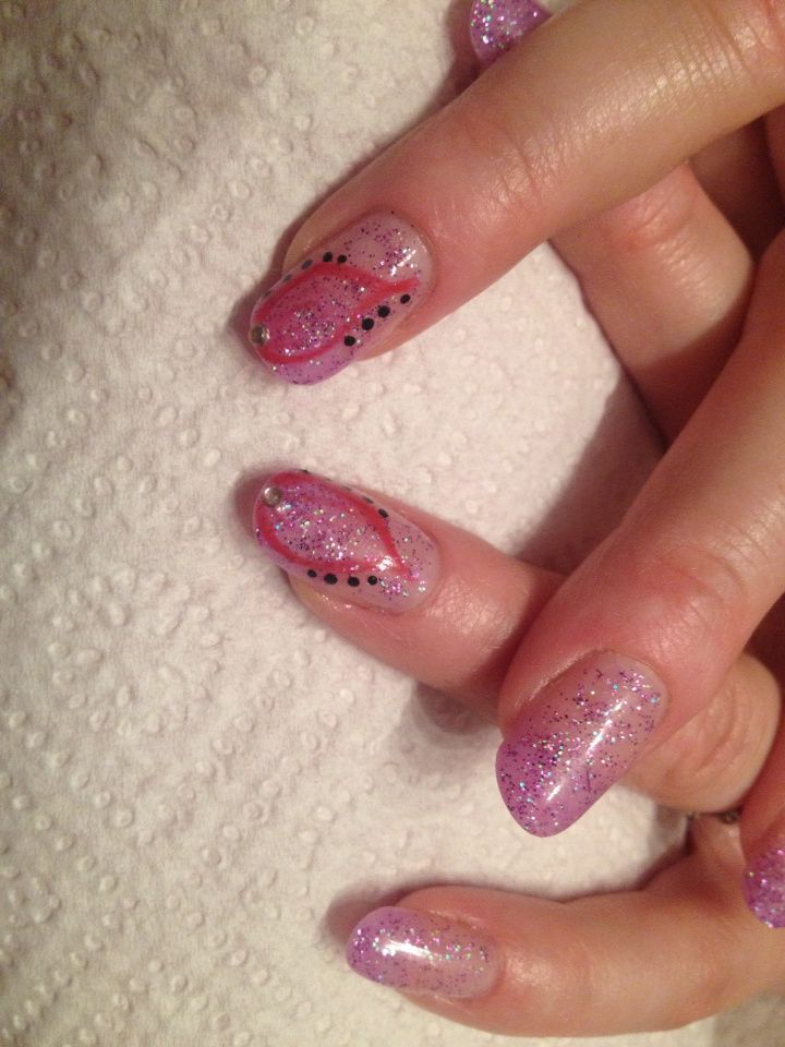 Pose Sur Tips Rose Avec Paillet Et Dessin En Vernis Sur Ongle En Gel Uv Les Ongles De Nina Over Blog Com