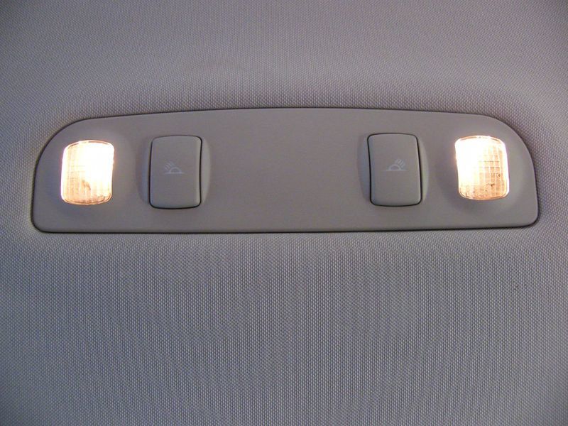Changer lumière plafonnier voiture - Réparer ampoule auto 