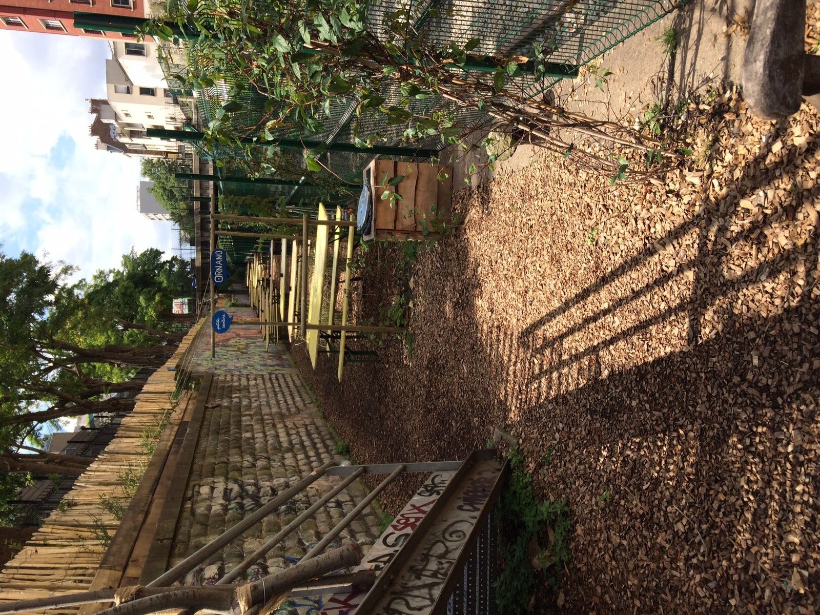 Le quai aménagé avec son propre bar, peut accueillir plus de cent personnes !