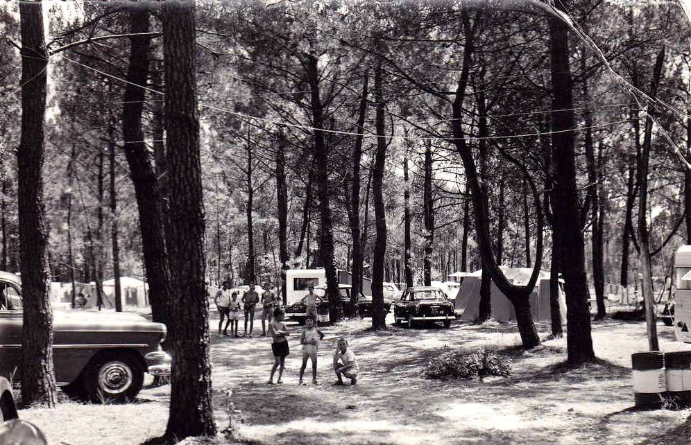 Camping Mon désir. Opel Capitan , Peugeot 403 (Années 60)