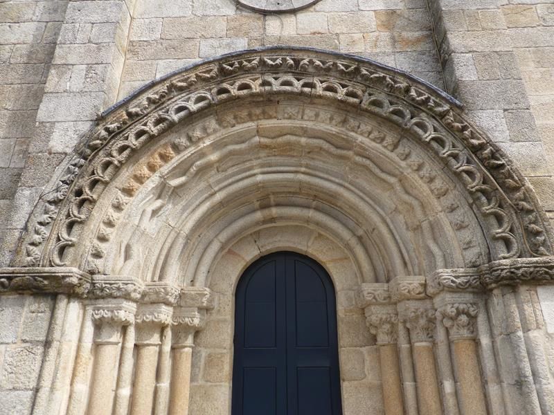 ..portail mozarabe de la chapelle San Roque...