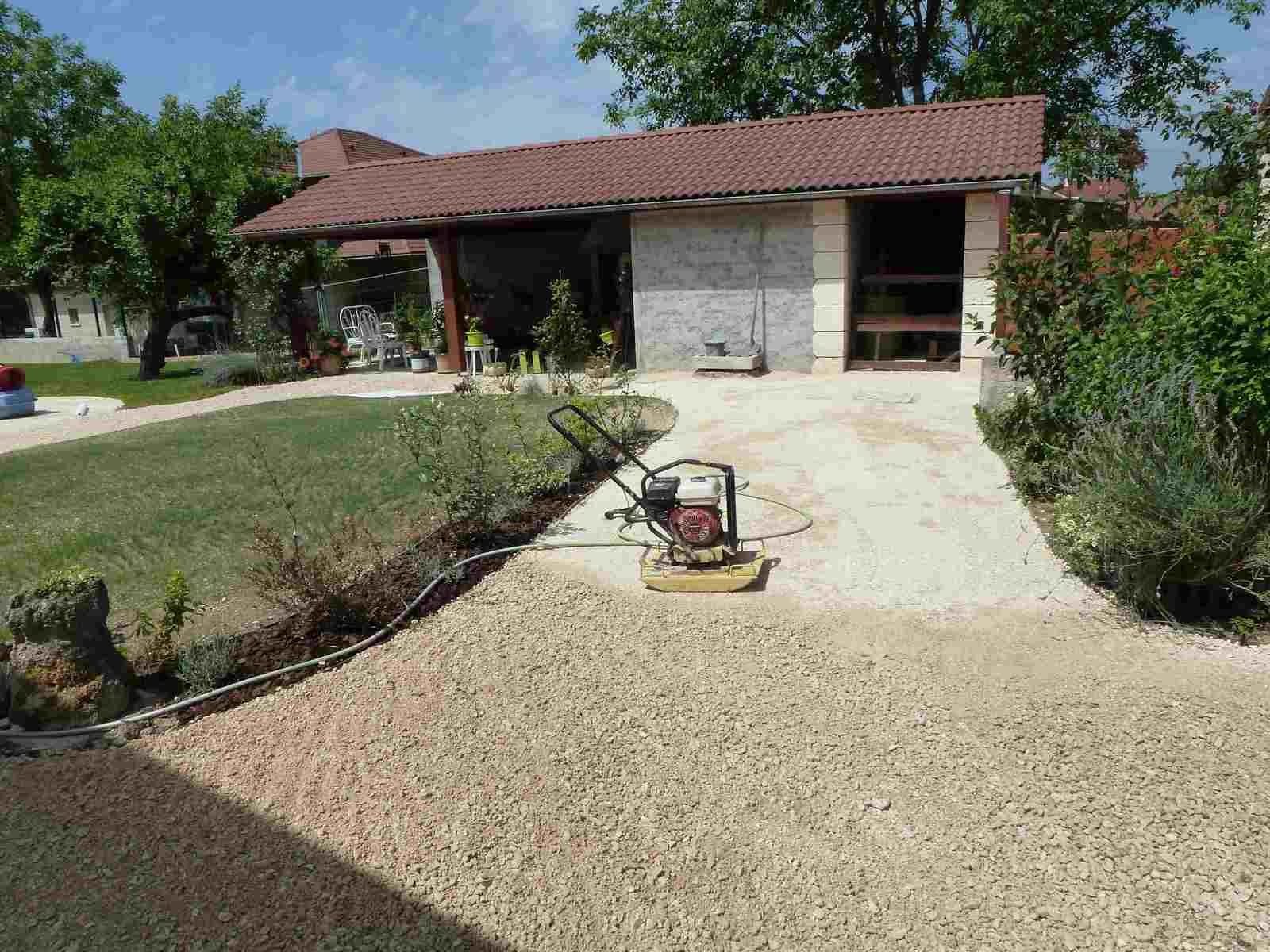 Gazon en terrain difficile (terre argileuse, cailloux...) ricaud paysage