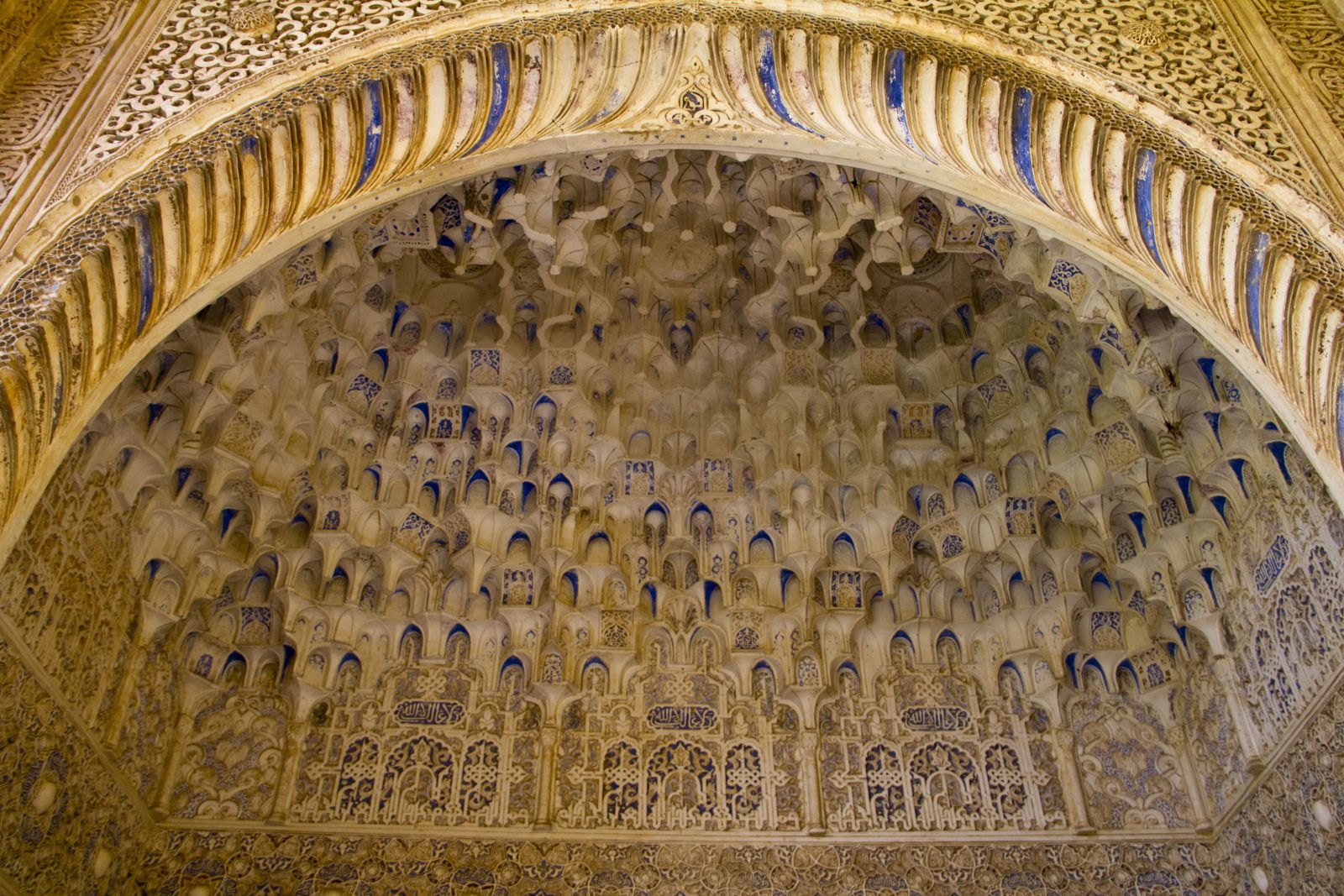 Des portes à arc outrepassé, des azulejos, presque toutes ces photos ont été prises dans les palais Nasrides.