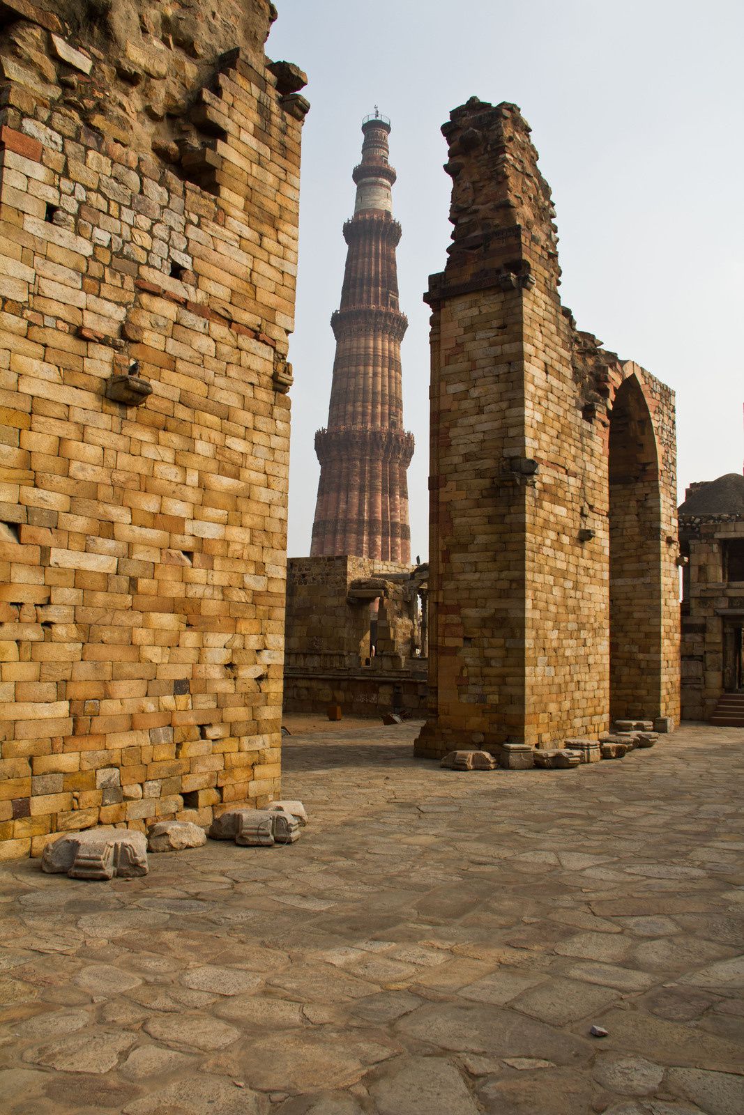 Différentes vues du Qutb Minar.