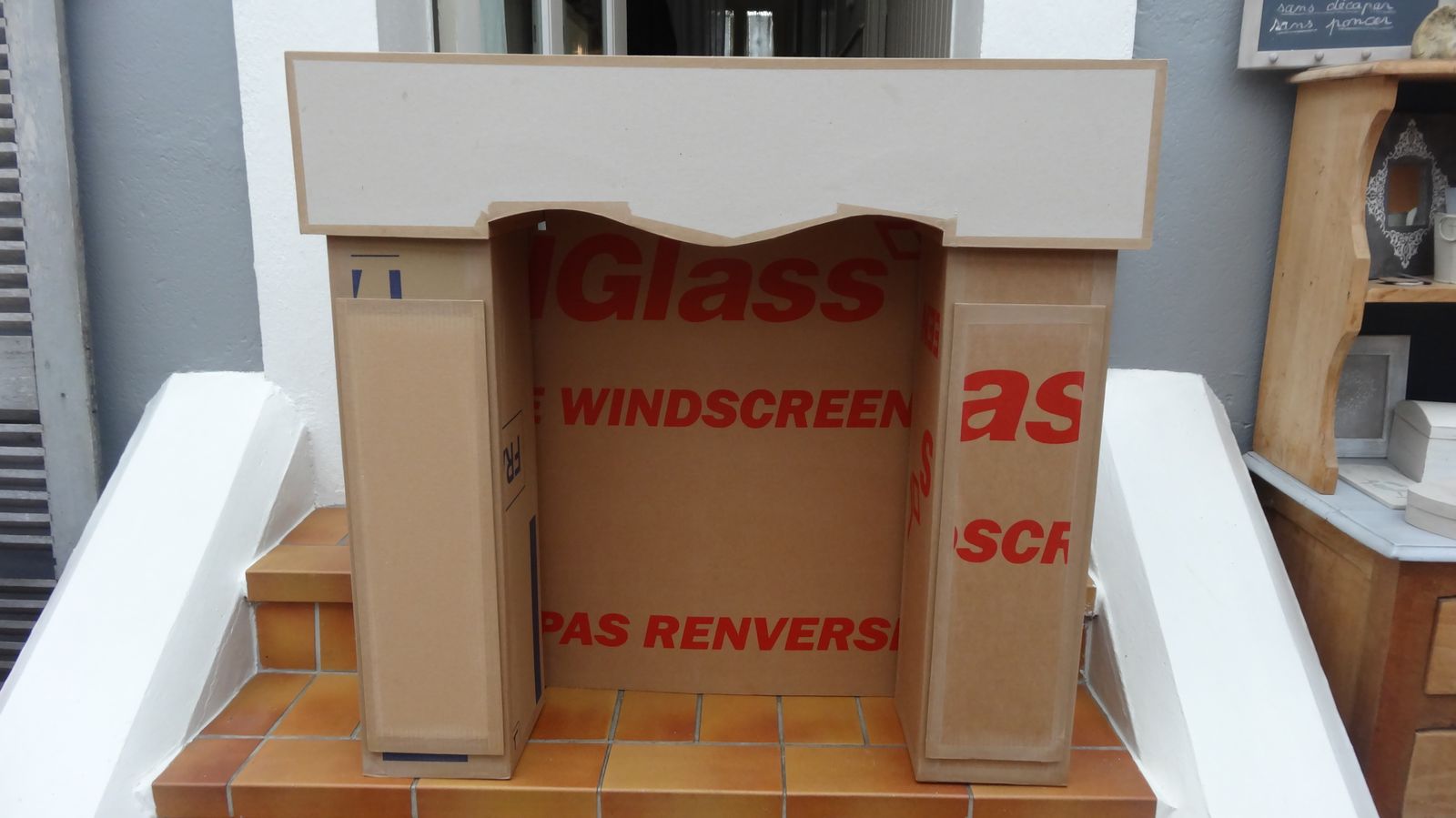 Relooking d'une cheminée en carton L'Atelier Déco La Maison des roses