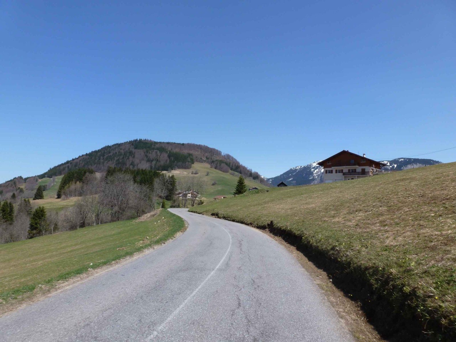L'un des jolis coins qui m'attend aujourd'hui: entre le col de Terramont et celui de Jambaz