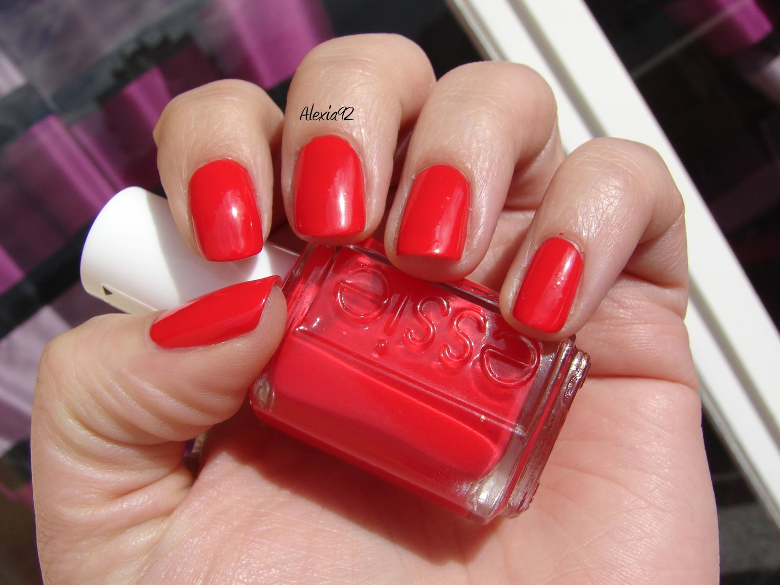 Essie Too Too Hot Les ongles d Alexia