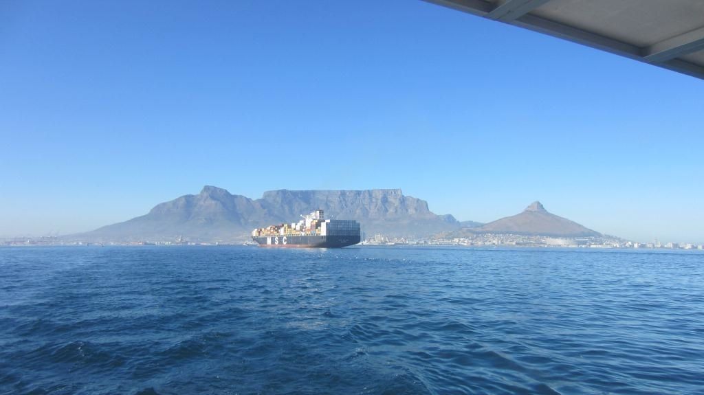 Demi-tour dans la marina / Départ de Cape Town