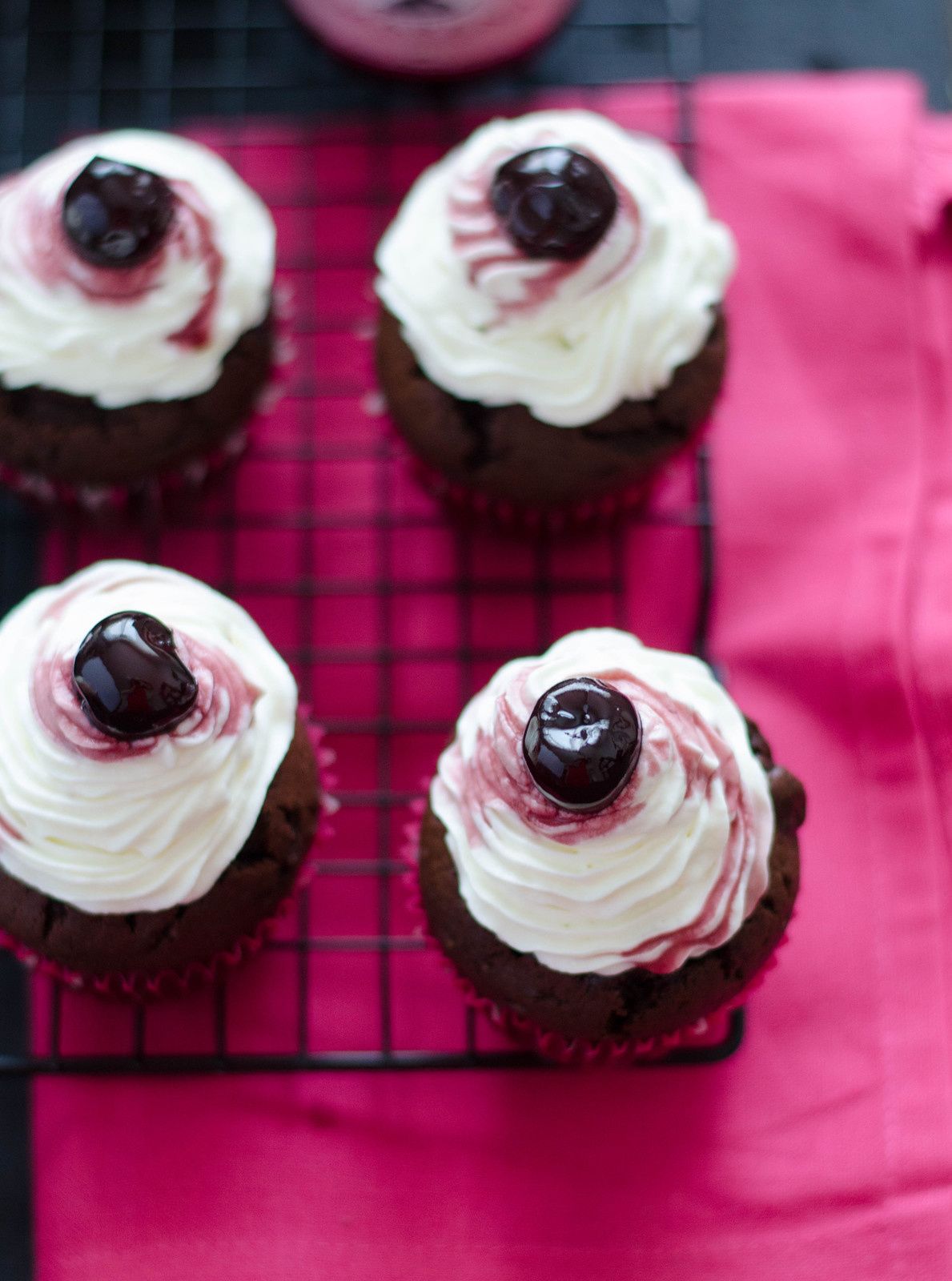 Cupcakes ForêtNoire Caramel, bonbons &amp; chocolat&hellip;