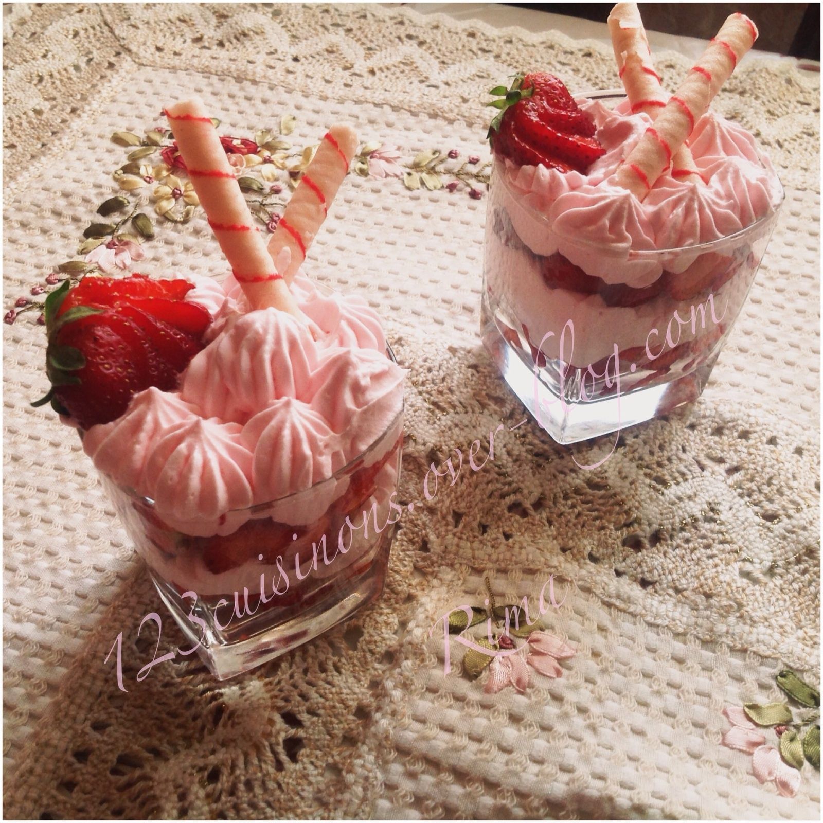 Verrines de fraises chantilly /Grenadine