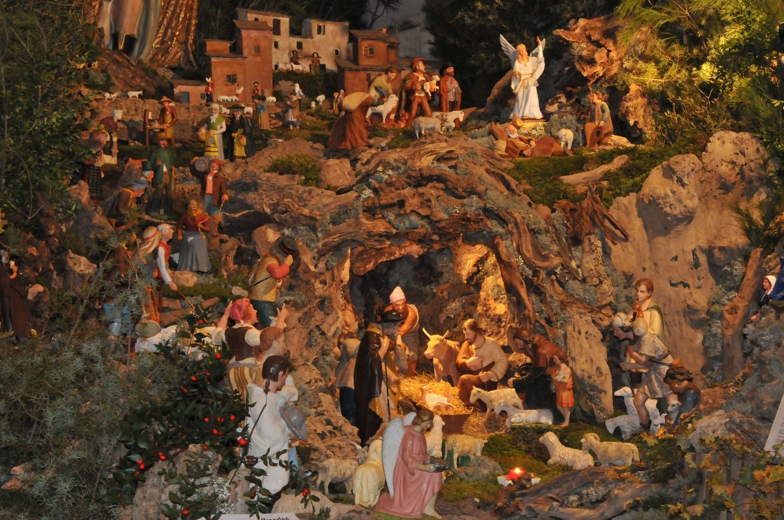 La crèche de l'église de Beaulieu Noël 2014 - lou santonejaire 