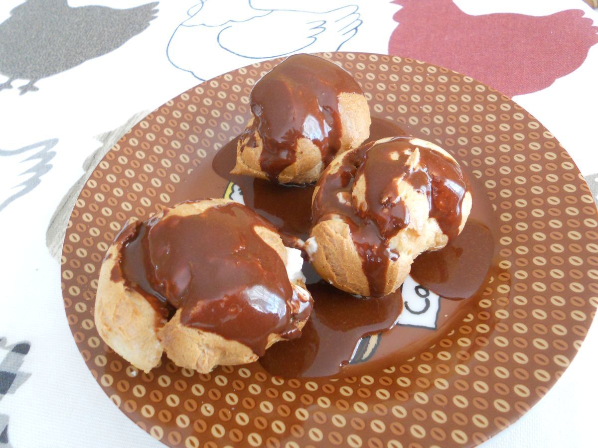 Choux chantilly à la sauce chocolat - Cuisine maison &amp; gourmande de Sylvmel