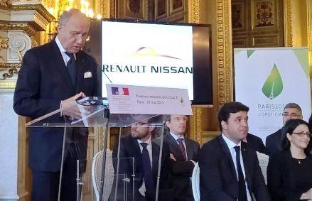 Le président de la COP 21 remerciant Renault mécène de la COP 21
