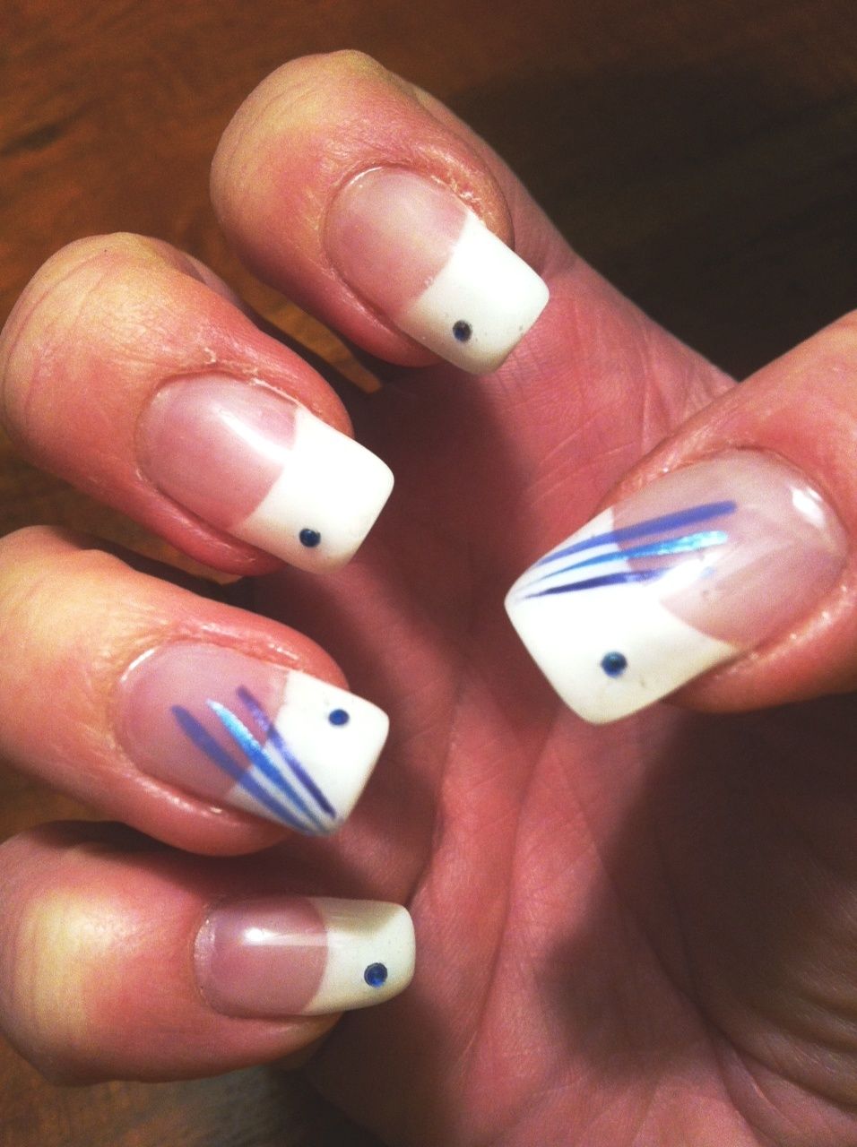 Ongles En Gel Bleu Et Blanc Ongles en gel french blanche et décoration bleu - ONGLE EN GEL UV